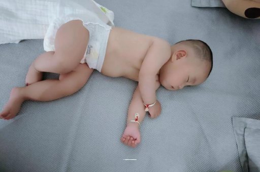 广州代怀试管生子宝宝多久会坐